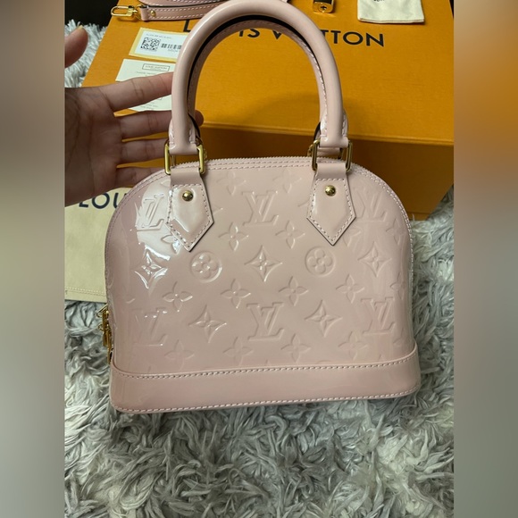 ****** SOLD ****** Louis Vuitton Vernis Rose Ballerine Alma
BB - Picture 8 of 13